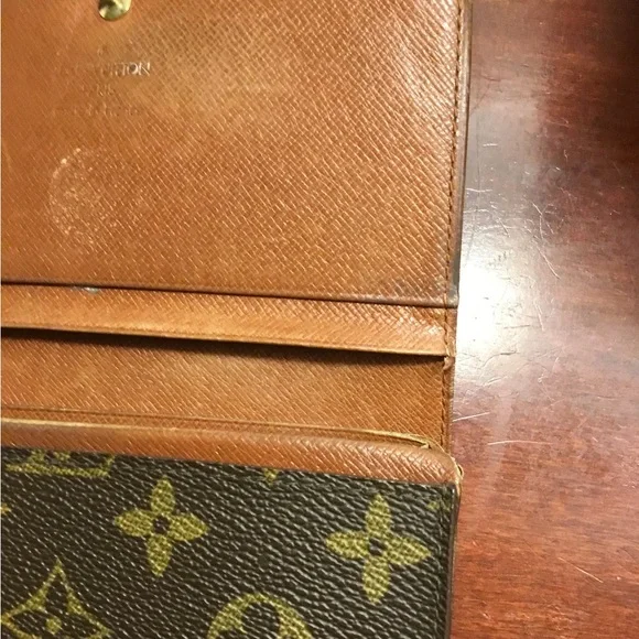 Louis Vuitton Monogram Wallet in Black and Gold - Picture 11 of 16